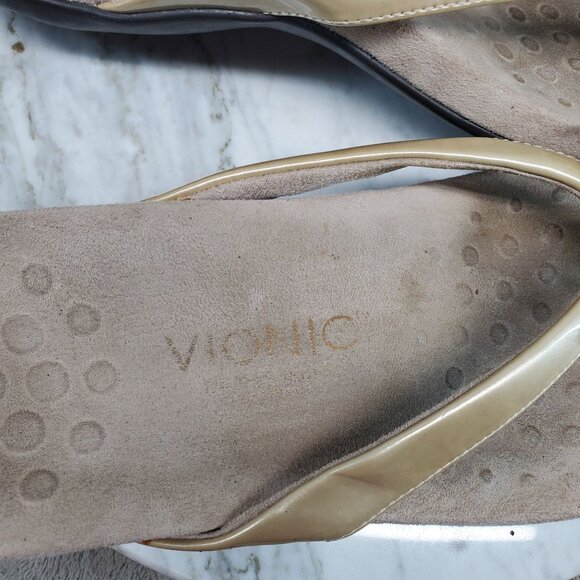 Vionic Shoes Womens Size 8 Gold Faux Leather Bella II Thong Sandals *Read* - Picture 8 of 10